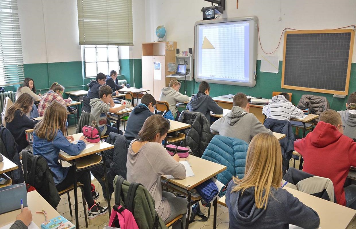 Tre giorni senza cellulare: l'iniziativa in una scuola delle Marche