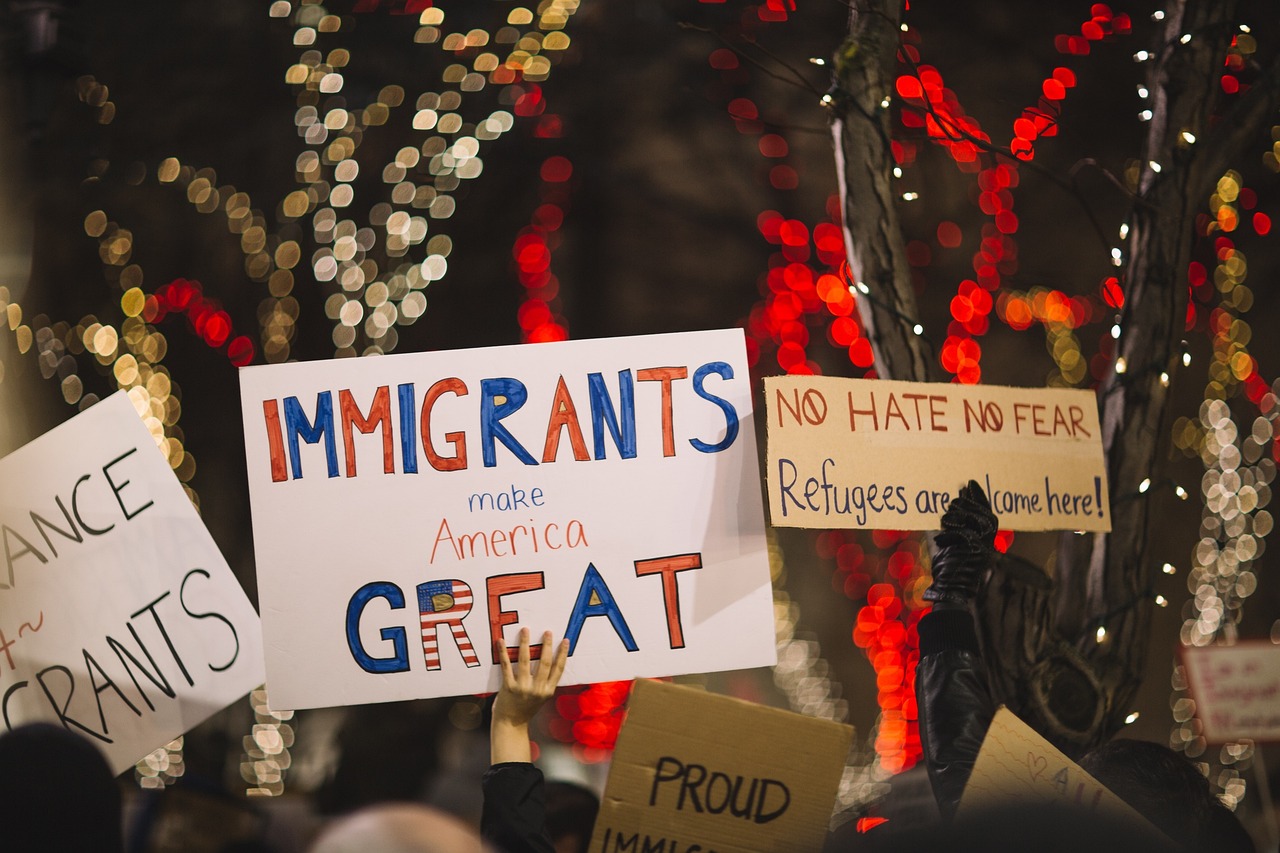 Trump rimuove i limiti alle retate, ma le scuole si oppongono per proteggere gli studenti