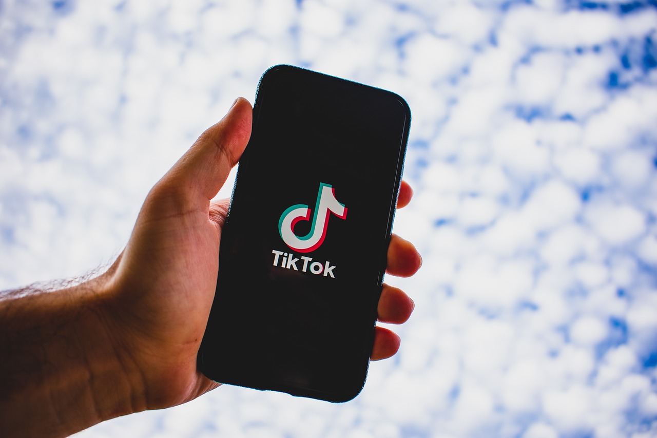 TikTok verso Elon Musk? La Cina smentisce, ma restano i dubbi sul futuro della piattaforma