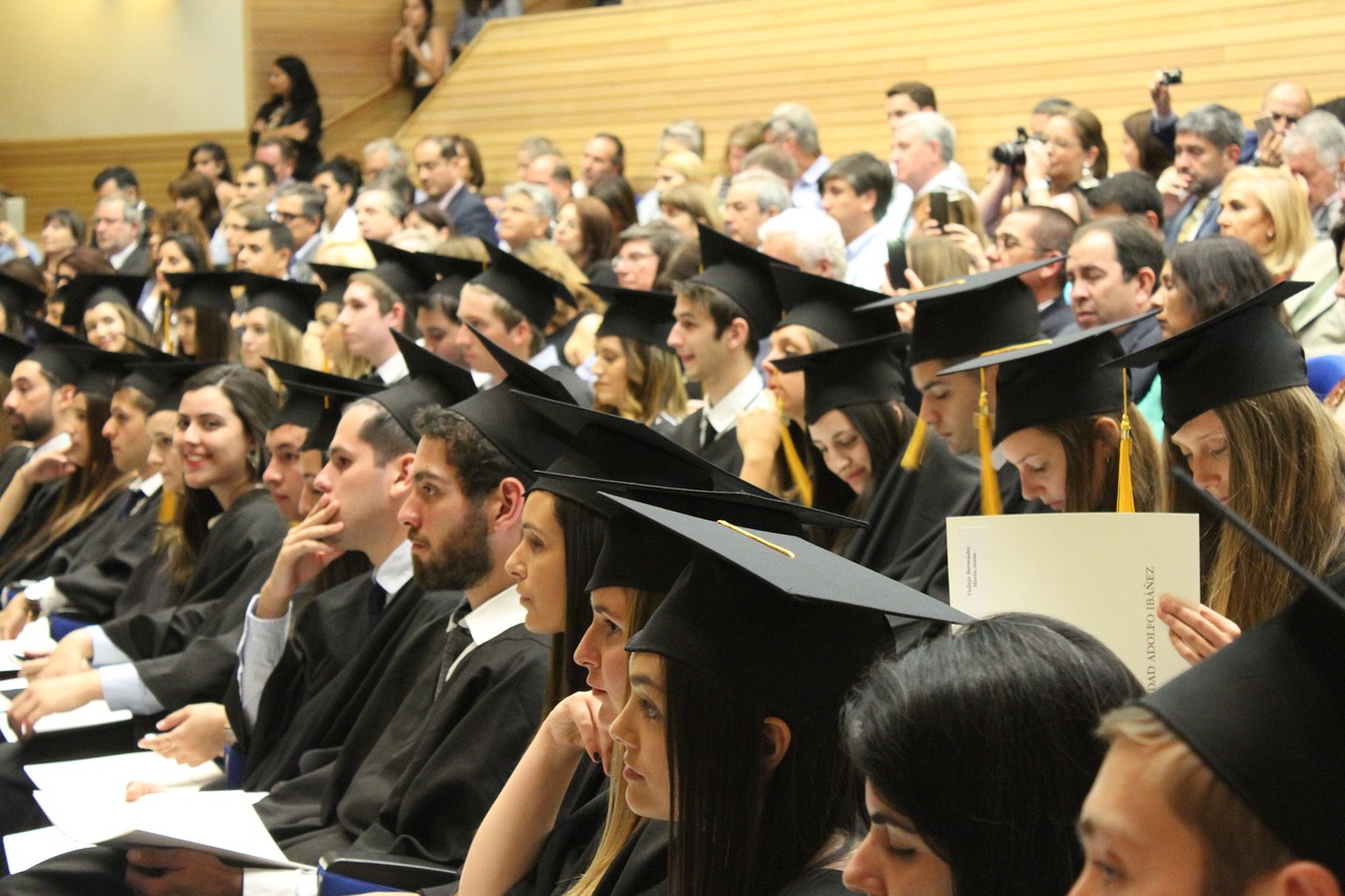 Università: boom per Economia, Medicina e STEM, Lingue in calo